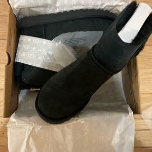 Brand new in box Ugg Black Heritage Bow size 10